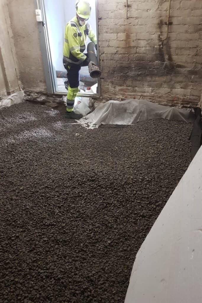Sepelin puhallus alapohjaan imuautolla Helsinki