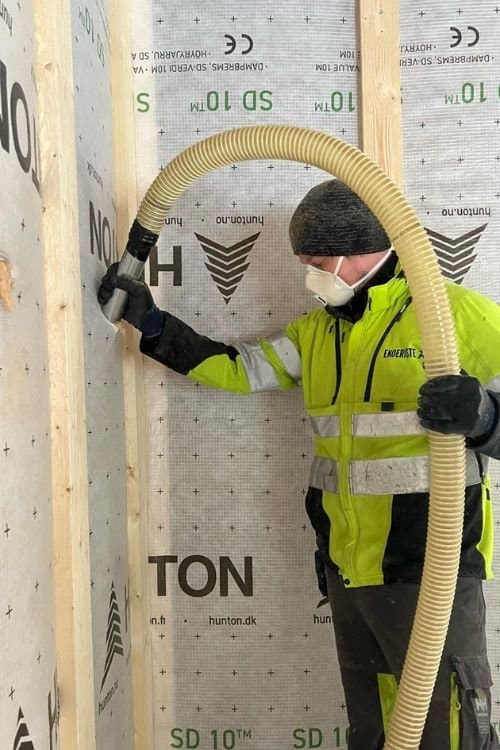 Miten ontelopuhalluksella estetään eristeen painuminen